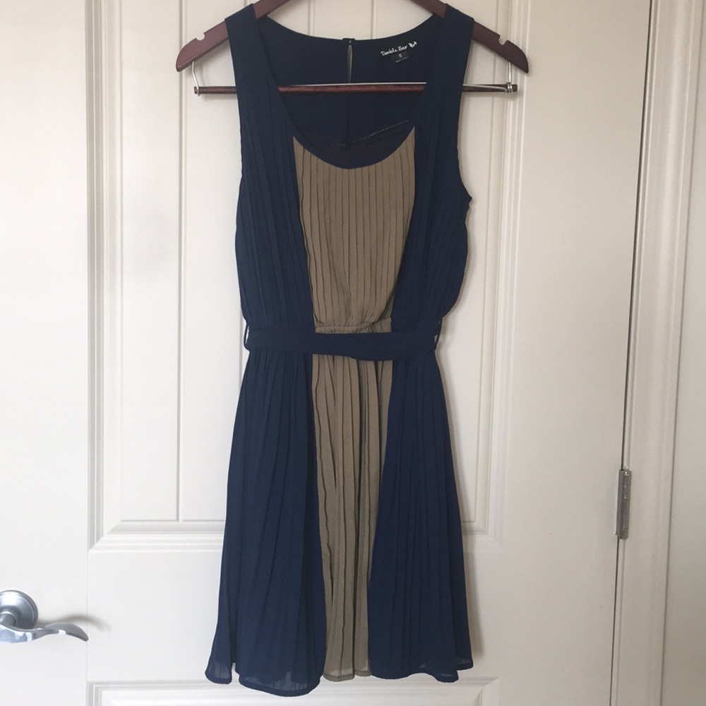 Green and Blue Women’s Sleeveless Dress